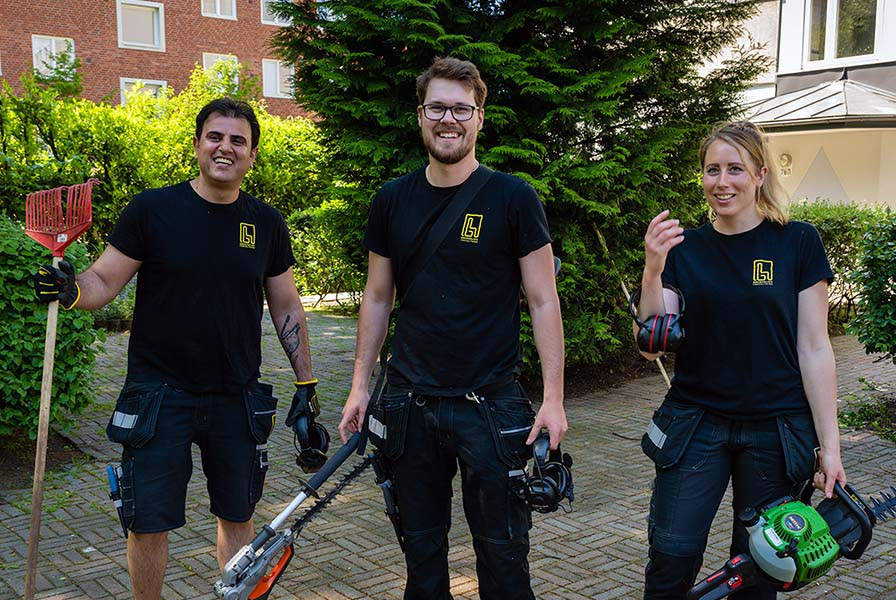 Fastighetsskötare utför fastighetsskötsel av utemiljö