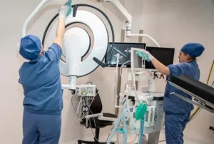 Renrumsstädning av en operationssal