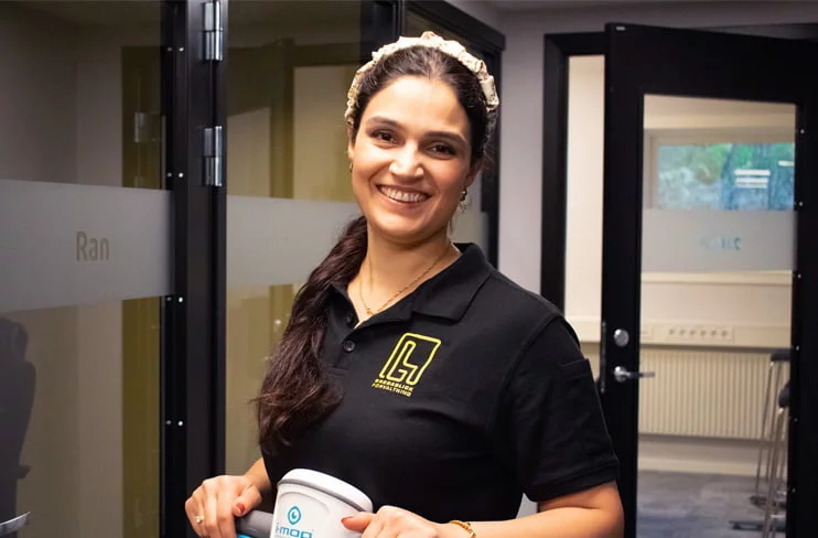 En lokalvårdare på Bredablick Facility Services