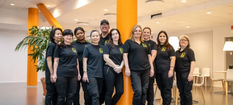 En grupp lokalvårdare från Bredablick Facility Services