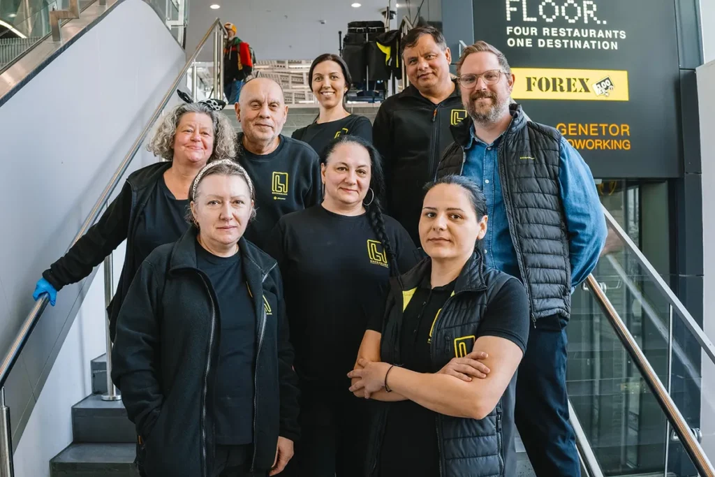 Lokalvårdsteamet i en trappa